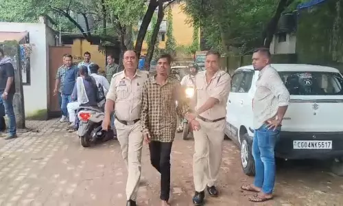 रायपुर कोर्ट परिसर से आरोपी के फरार होने की कोशिश नाकाम, देखें VIDEO...