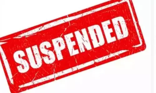 शराब पीकर स्कूल आने वाले शिक्षक को प्रशासन ने किया निलंबित शराब पीकर स्कूल आने वाले शिक्षक को प्रशासन ने किया निलंबित