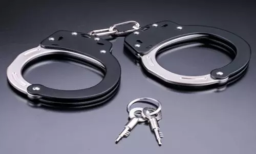 बरेली में अवैध बांग्लादेशी नागरिक गिरफ्तार, फर्जी डॉक्टरी और दस्तावेजों का मामला बरेली में अवैध बांग्लादेशी नागरिक गिरफ्तार, फर्जी डॉक्टरी और दस्तावेजों का मामला