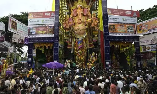 Khairatabad गणेश के दर्शन आज आधी रात तक