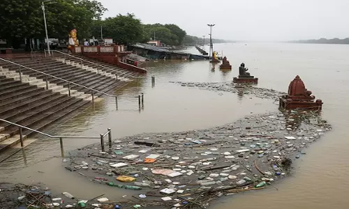 दिल्ली के कालिंदी कुंज यमुना घाट में बाढ़ का खतरा दिल्ली के कालिंदी कुंज यमुना घाट में बाढ़ का खतरा