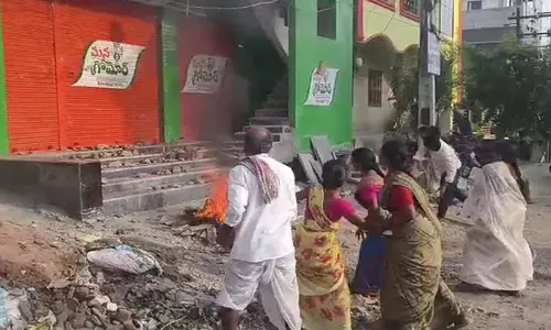 यूरिया की कमी पर किसानों के विरोध प्रदर्शन में हुई हिंसक घटनाएँ