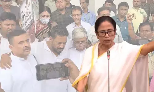 ममता ने अशांत विधानसभा में अनुशासन का पाठ पढ़ाया ममता ने अशांत विधानसभा में अनुशासन का पाठ पढ़ाया