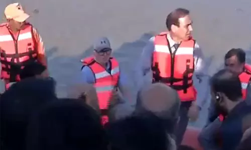 जम्मू-कश्मीर: उमर अब्दुल्ला ने बाढ़ प्रभावित Srinagar का किया दौरा जम्मू-कश्मीर: उमर अब्दुल्ला ने बाढ़ प्रभावित Srinagar का किया दौरा