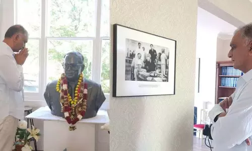 लंदन में अंबेडकर हाउस पहुंचे हरिश राव, दी श्रद्धांजलि