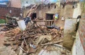 Haryana: भारी बारिश ने मचाई तबाही, परिवार बेघर Haryana: भारी बारिश ने मचाई तबाही, परिवार बेघर