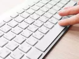Tech QUIZ: कीबोर्ड पर स्पेसबार बटन इतना बड़ा क्यों होता है? 99% लोग नहीं जानते होंगे ये राज़ Tech QUIZ: कीबोर्ड पर स्पेसबार बटन इतना बड़ा क्यों होता है? 99% लोग नहीं जानते होंगे ये राज़