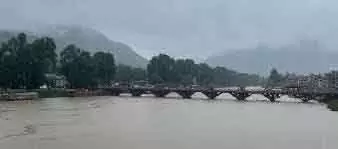 झेलम नदी स्थिर, संगम और राम मुंशी बाग में जलस्तर सुरक्षित, पंपोर में अभी भी ऊंचा झेलम नदी स्थिर, संगम और राम मुंशी बाग में जलस्तर सुरक्षित, पंपोर में अभी भी ऊंचा