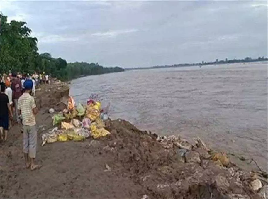 Ludhiana: बाढ़ का खतरा, सतलुज बांध टूटने की कगार पर, घर छोड़ने की अपील Ludhiana: बाढ़ का खतरा, सतलुज बांध टूटने की कगार पर, घर छोड़ने की अपील