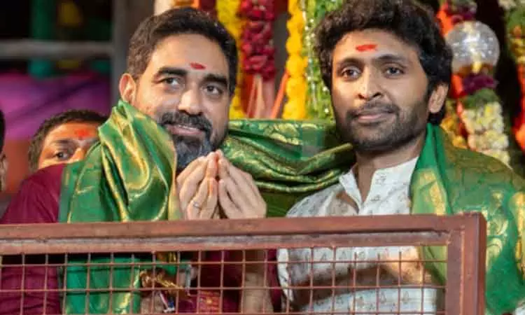 निर्देशक कृष, अभिनेता Vikram Prabhu ने घाटी की रिलीज से पहले भगवान गणेश की पूजा की निर्देशक कृष, अभिनेता Vikram Prabhu ने घाटी की रिलीज से पहले भगवान गणेश की पूजा की