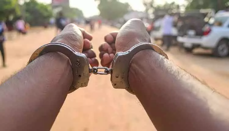 Assam police ने 3 करोड़ रुपये की धोखाधड़ी के मामले में भुवनेश्वर से व्यक्ति गिरफ्तार Assam police ने 3 करोड़ रुपये की धोखाधड़ी के मामले में भुवनेश्वर से व्यक्ति गिरफ्तार