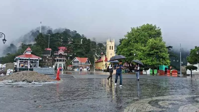 Shimla में अलर्ट, भूस्खलन के खतरे के बीच पांच परिवारों को स्थानांतरित किया गया Shimla में अलर्ट, भूस्खलन के खतरे के बीच पांच परिवारों को स्थानांतरित किया गया