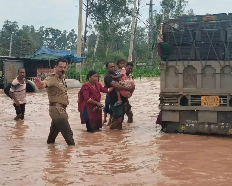 Haryana : अंबाला में टांगरी औद्योगिक क्षेत्र, एनएच-444ए जलमग्न Haryana : अंबाला में टांगरी औद्योगिक क्षेत्र, एनएच-444ए जलमग्न