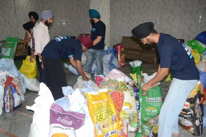 Karnal के लोगों ने बाढ़ प्रभावित पंजाब की मदद के लिए हाथ बढ़ाया Karnal के लोगों ने बाढ़ प्रभावित पंजाब की मदद के लिए हाथ बढ़ाया