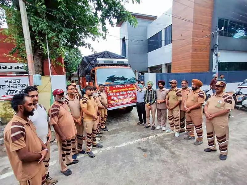 Hoshiarpur के एकीकृत राहत प्रयास, सामुदायिक समूह, संगठन बाढ़ पीड़ितों की सहायता के लिए तैयार Hoshiarpur के एकीकृत राहत प्रयास, सामुदायिक समूह, संगठन बाढ़ पीड़ितों की सहायता के लिए तैयार