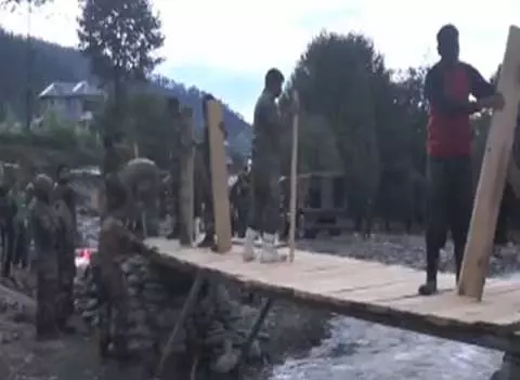 जम्मू-कश्मीर: Bhaderwah के पास 18 घंटे में पुल का निर्माण, सेना ने बचाई गांवों की कनेक्टिविटी जम्मू-कश्मीर: Bhaderwah के पास 18 घंटे में पुल का निर्माण, सेना ने बचाई गांवों की कनेक्टिविटी