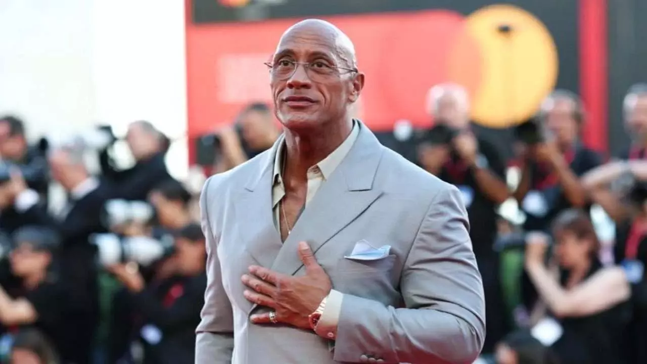 वेनिस फिल्म फेस्टिवल के प्रीमियर में The Rock ने आंसुओं के बाद तोड़ी चुप्पी वेनिस फिल्म फेस्टिवल के प्रीमियर में The Rock ने आंसुओं के बाद तोड़ी चुप्पी