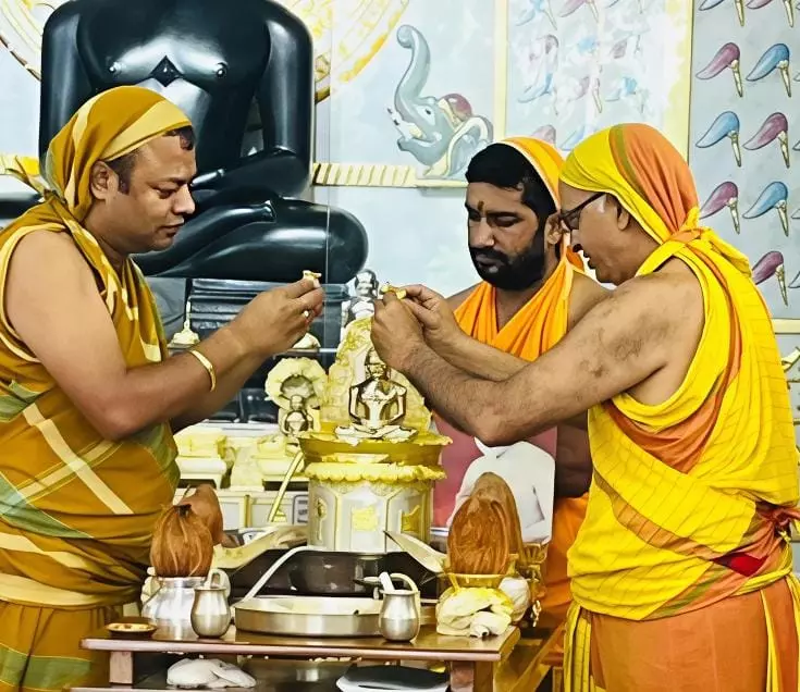 इक्षाओं पर नियंत्रण ही उत्तम आकिंचन् धर्म है : भाई सुरेश मोदी इक्षाओं पर नियंत्रण ही उत्तम आकिंचन् धर्म है : भाई सुरेश मोदी