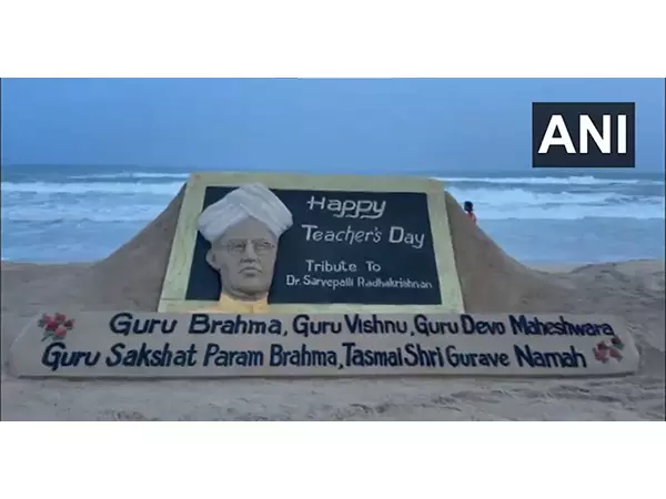 Teachers Day: सुदर्शन पटनायक ने रेत कला से डॉ. राधाकृष्णन को दी श्रद्धांजलि Teachers Day: सुदर्शन पटनायक ने रेत कला से डॉ. राधाकृष्णन को दी श्रद्धांजलि