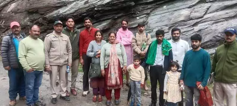 Manimahesh में फंसे 114 तीर्थयात्रियों को हवाई मार्ग से निकाला गया Manimahesh में फंसे 114 तीर्थयात्रियों को हवाई मार्ग से निकाला गया