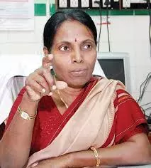 Kerala : गड्ढों से लेकर पोस्टमार्टम टेबल तक कैसे डॉ. शर्ली वासु ने छिपे अपराधों का पर्दाफाश किया और निर्दोषों को बचाया Kerala : गड्ढों से लेकर पोस्टमार्टम टेबल तक कैसे डॉ. शर्ली वासु ने छिपे अपराधों का पर्दाफाश किया और निर्दोषों को बचाया