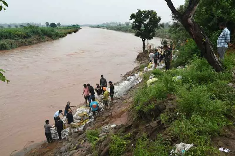 Mohali में तटबंधों को मजबूत करने और सड़कों की मरम्मत का काम जारी Mohali में तटबंधों को मजबूत करने और सड़कों की मरम्मत का काम जारी