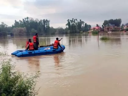 Jammu: बाढ़ प्रभावित क्षेत्रों में नेशनल कांफ्रेंस का मास कांटैक्ट अभियान Jammu: बाढ़ प्रभावित क्षेत्रों में नेशनल कांफ्रेंस का मास कांटैक्ट अभियान
