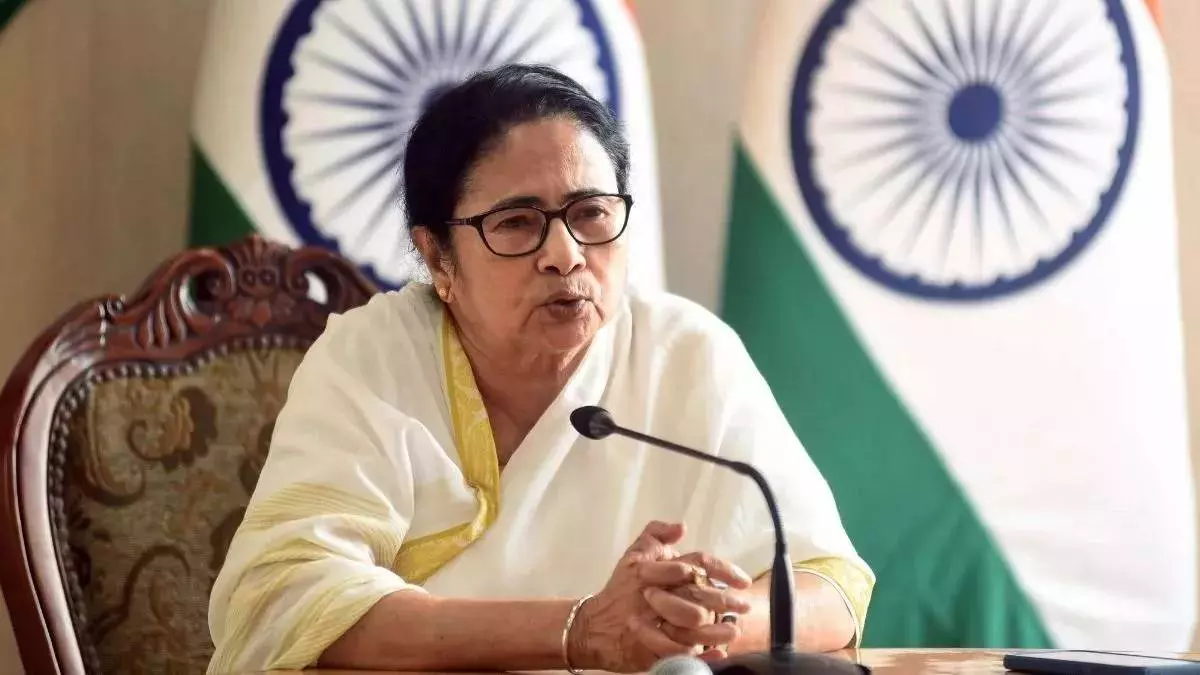 Kolkata: शिक्षक दिवस पर ममता ने शिक्षकों को किया सम्मानित Kolkata: शिक्षक दिवस पर ममता ने शिक्षकों को किया सम्मानित