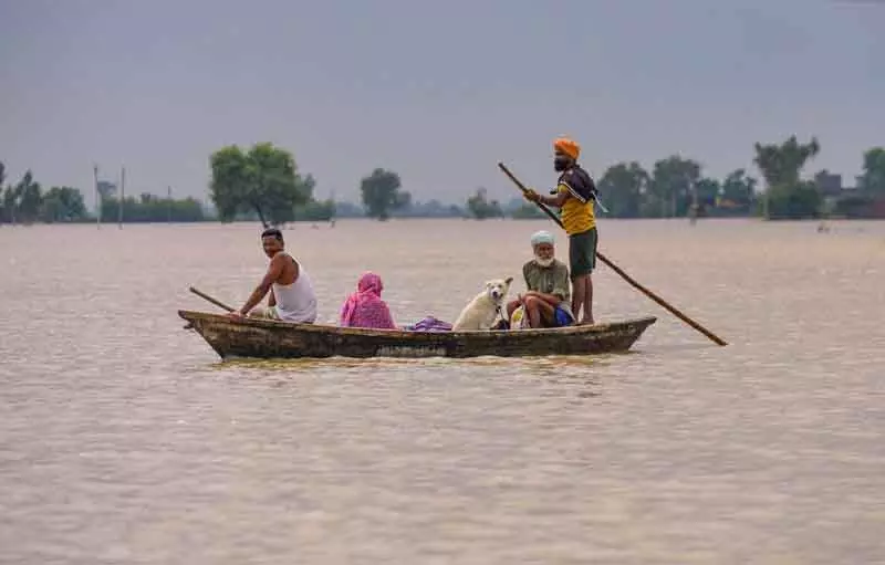 SKM पंजाब में बाढ़ पीड़ितों के लिए सहायता और सूचना शिविर लगाएगा SKM पंजाब में बाढ़ पीड़ितों के लिए सहायता और सूचना शिविर लगाएगा
