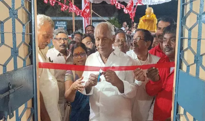 Rudrampur में यूनियन कोमुरैया भवन का उद्घाटन Rudrampur में यूनियन कोमुरैया भवन का उद्घाटन
