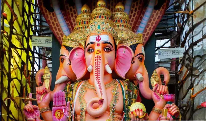 Khairatabad Mahaganpati का विसर्जन क्रेन नंबर 4 पर Khairatabad Mahaganpati का विसर्जन क्रेन नंबर 4 पर