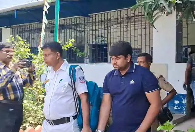 गुलाब से गोलप तक, Bangkok जाने की योजना कोलकाता में एक युवक की गिरफ्तारी के साथ खत्म हुई गुलाब से गोलप तक, Bangkok जाने की योजना कोलकाता में एक युवक की गिरफ्तारी के साथ खत्म हुई