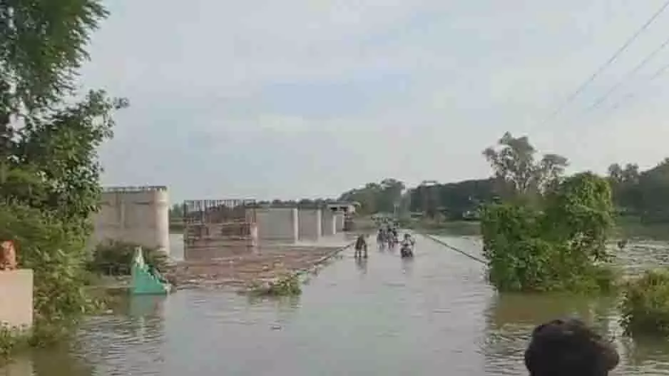 बाढ़ के पानी ने Sambalpur-Subaranpur मार्ग को किया बाधित बाढ़ के पानी ने Sambalpur-Subaranpur मार्ग को किया बाधित