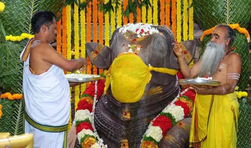 श्रीशैलम मंदिर में नंदीश्वर स्वामी की विशेष प्रार्थना श्रीशैलम मंदिर में नंदीश्वर स्वामी की विशेष प्रार्थना