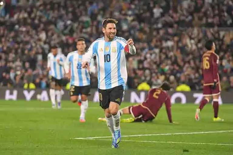 Lionel Messi ने अर्जेंटीना के लिए भावुक घरेलू विदाई में दो गोल किए Lionel Messi ने अर्जेंटीना के लिए भावुक घरेलू विदाई में दो गोल किए