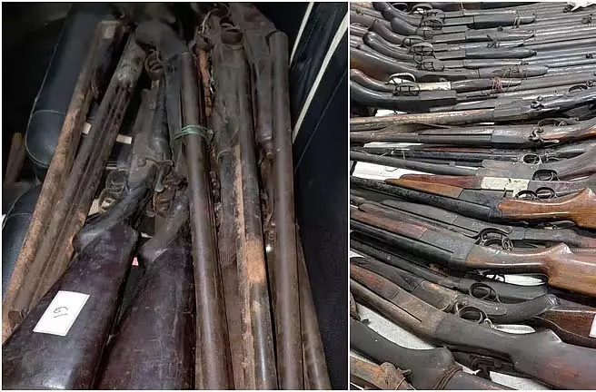 STF ने कोलकाता से तीन हथियार डीलरों को पकड़ा STF ने कोलकाता से तीन हथियार डीलरों को पकड़ा