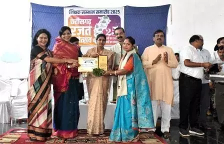 जिला स्तरीय शिक्षा गौरव अलंकरण व शिक्षक सम्मान समारोह में जिले के 318 शिक्षकों का किया गया सम्मान जिला स्तरीय शिक्षा गौरव अलंकरण व शिक्षक सम्मान समारोह में जिले के 318 शिक्षकों का किया गया सम्मान