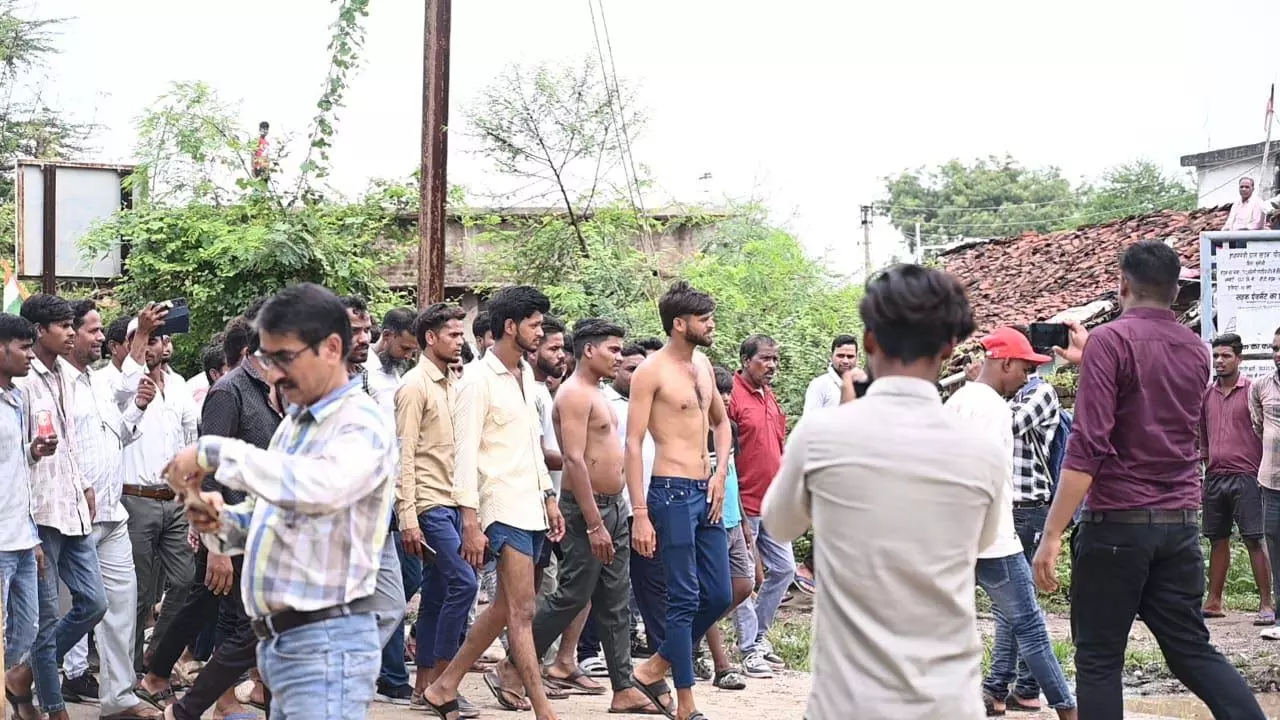 सड़क हादसे को लेकर प्रदर्शन, भीम आर्मी पदाधिकारियों सहित कई लोगो पर अपराध दर्ज सड़क हादसे को लेकर प्रदर्शन, भीम आर्मी पदाधिकारियों सहित कई लोगो पर अपराध दर्ज