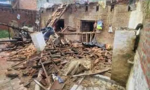 Haryana: भारी बारिश ने मचाई तबाही, परिवार बेघर Haryana: भारी बारिश ने मचाई तबाही, परिवार बेघर