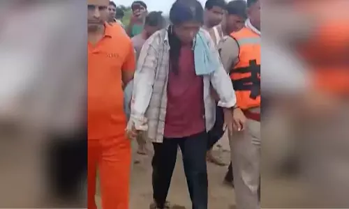 ब्रिज से नदी में कूदी महिला, पति ने मानसिक तनाव को बताया कारण ब्रिज से नदी में कूदी महिला, पति ने मानसिक तनाव को बताया कारण