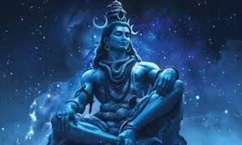 Shukra Pradosh Vrat 2025: शुक्र प्रदोष व्रत पर सर्वार्थ सिद्धि योग, भगवान शिव को चढ़ाएं ये चीजें