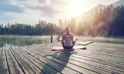 Yoga Tips: गर्दन के दर्द से राहत दिलाएंगे ये तीन योगासन, जानें अभ्यास का सही तरीका Yoga Tips: गर्दन के दर्द से राहत दिलाएंगे ये तीन योगासन, जानें अभ्यास का सही तरीका
