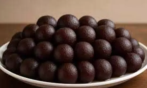 Stuffed Kala Jamun Recipe: घर पर बनाएं रिच फ्लेवर वाली स्टफ्ड मिठाई Stuffed Kala Jamun Recipe: घर पर बनाएं रिच फ्लेवर वाली स्टफ्ड मिठाई