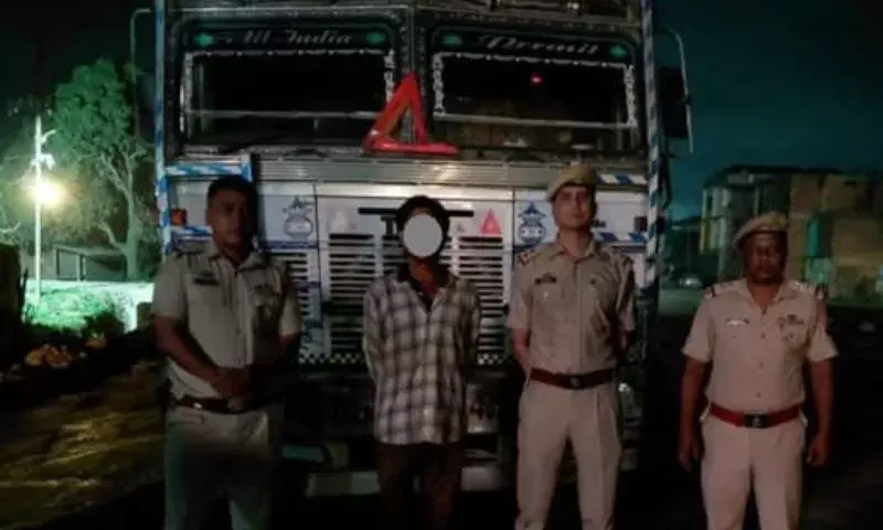 Manipur: माओ से तेल टैंकर चोरी, पुलिस ने आरोपी को दबोचा Manipur: माओ से तेल टैंकर चोरी, पुलिस ने आरोपी को दबोचा