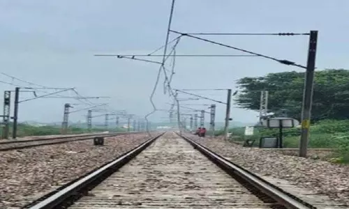 Panipat: दो घंटे तक ट्रैक पर खड़ी रही वंदे भारत, अन्य ट्रेनों का शेड्यूल बिगड़ा Panipat: दो घंटे तक ट्रैक पर खड़ी रही वंदे भारत, अन्य ट्रेनों का शेड्यूल बिगड़ा