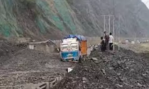 Jammu Kashmir : राष्ट्रीय राजमार्ग-44 को लेकर अपडेट, लोगों से की जा रही अपील Jammu Kashmir : राष्ट्रीय राजमार्ग-44 को लेकर अपडेट, लोगों से की जा रही अपील