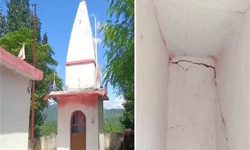 Jammu Kashmir  :  मंदिर और मकान गिरने की कगार पर! बड़े हादसे के इंतजार में प्रशासन