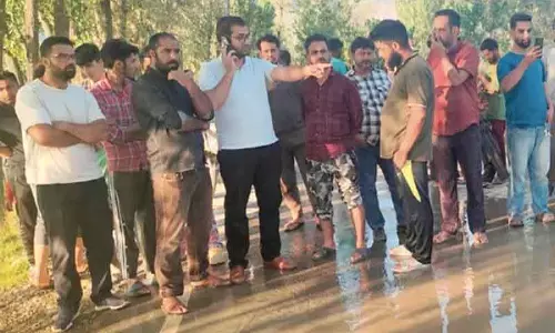 पीडीपी नेता जुहैब मीर ने श्रीनगर के बाढ़ प्रभावित इलाकों का दौरा किया