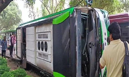 Chandigarh : बड़ा हादसा, सवारियों से भरी CTU बस पलटी