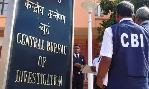 CBI को मिली बड़ी सफलता, भगोड़े को यूएई से लाया गया वापस CBI को मिली बड़ी सफलता, भगोड़े को यूएई से लाया गया वापस